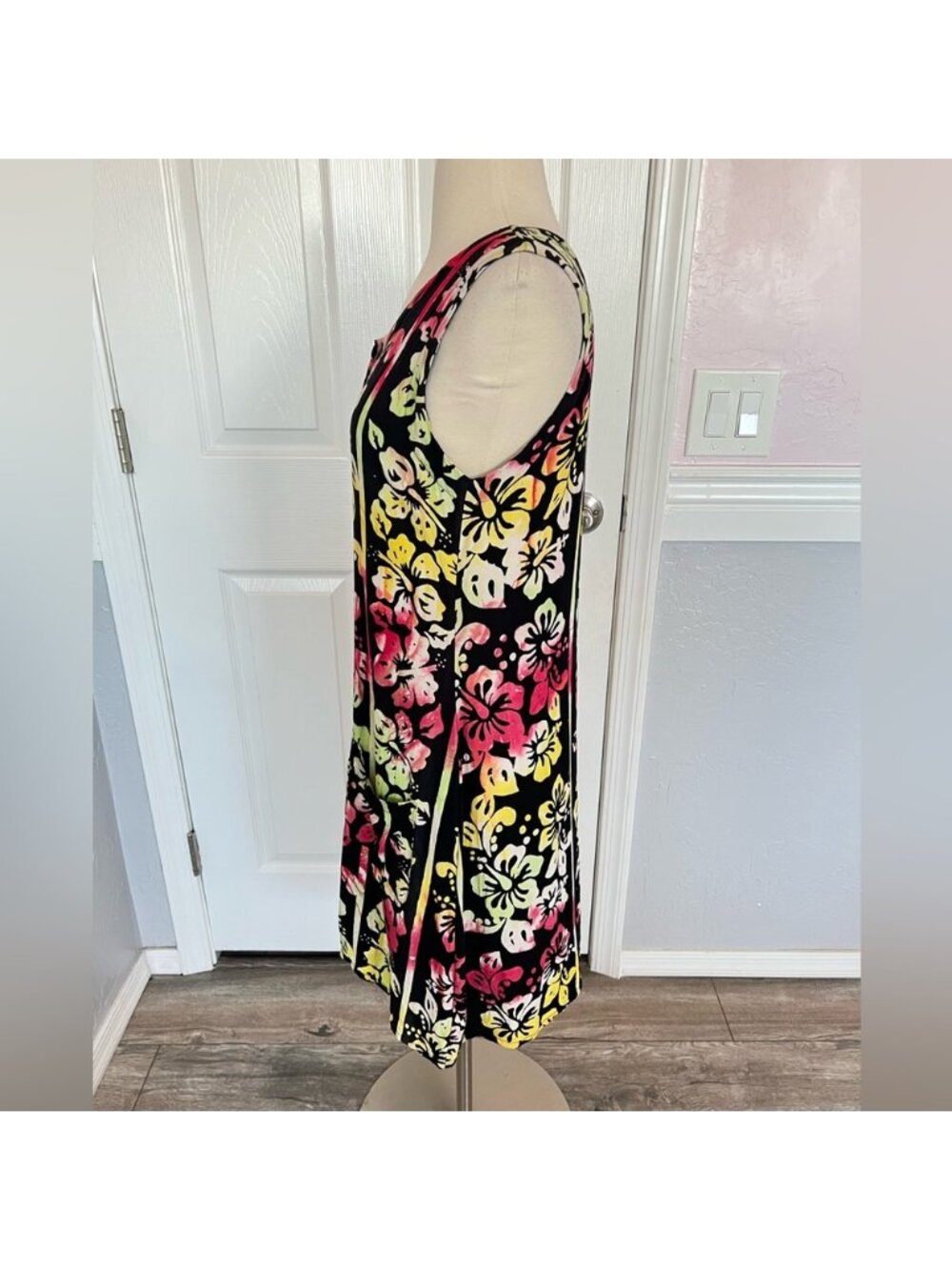 Black Hawaiian Dress with Colorful Flowers Size 1 100% Rayon (4-6) - Picture 5 of 15